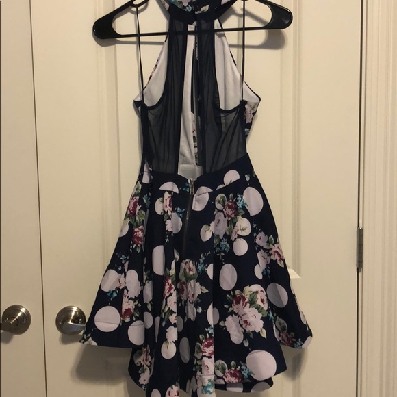 Dress - Picture 4 of 4